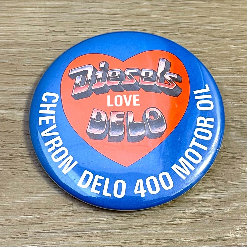 VINTAGE CHEVRON DELO 400 MOTOR OIL Automotive Large Pinback Blue Button
